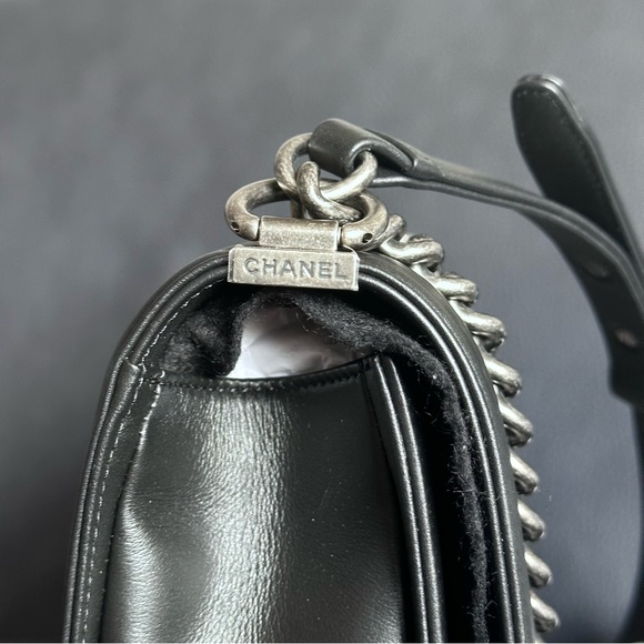Chanel Boy Medium - Picture 10 of 15